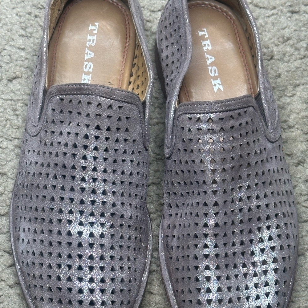 TRASK SLIP ON LOAFER STYLE SIlVER METALLIC WOODEN HEEL PERFORATED LEATHER 7M